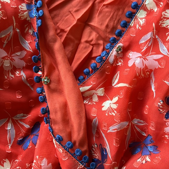 Deep V blouse - Picture 2 of 4